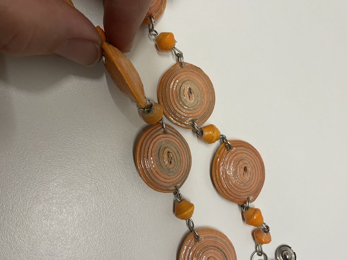 Catenine: Halskette / Kette aus Papier / Handarbeit – Nuovo (secondo la descrizione) da Rümlang venduto da euqinom16 1