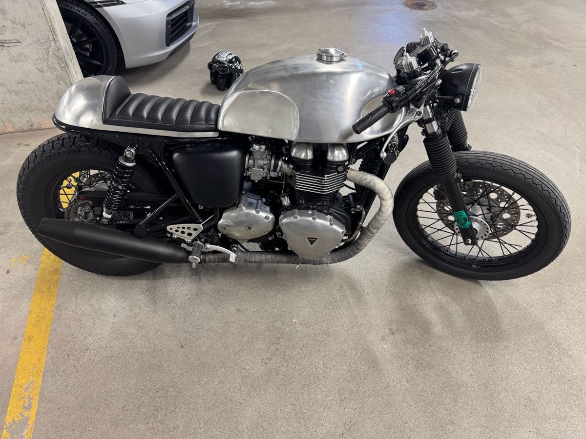 Triumph Cruisers: Triumph Thruxton Motorrad – D'occasion à Euthal par Rahel213