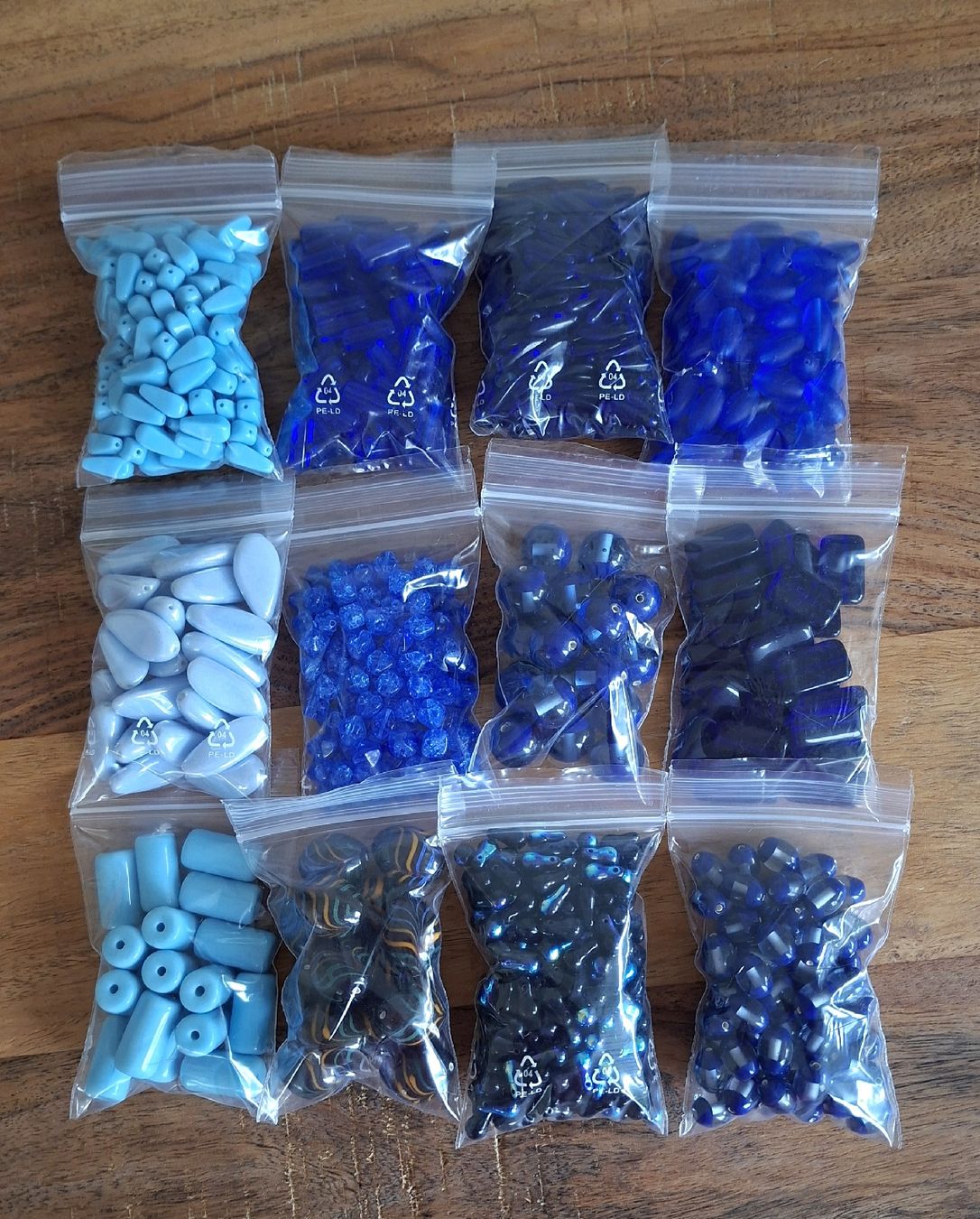 Perle (finte): Glas-Perlen-Set blau, neu, ca.900g – Nuovo e nell'imballaggio originale da Kriens venduto da Wolly85