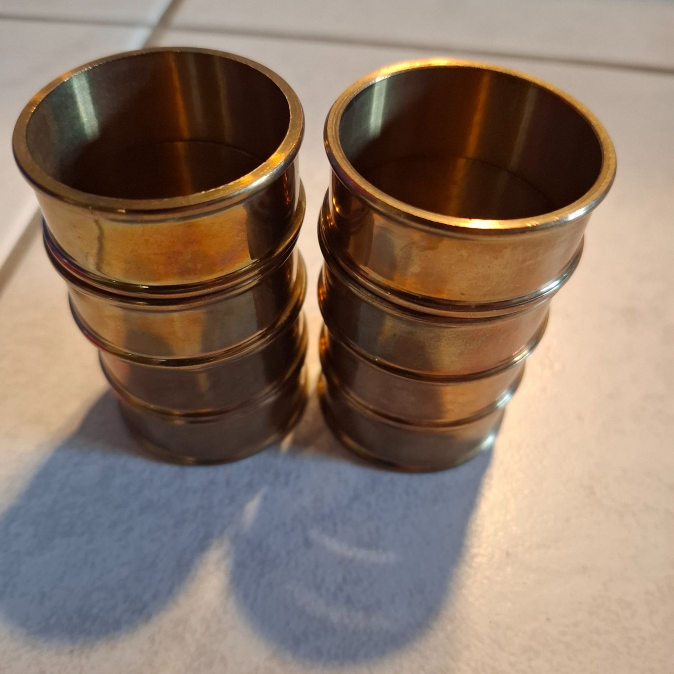 Wandhalterungen: 8 Bronze Servietten Halter – Gebraucht aus Nürensdorf von DANG3REUX