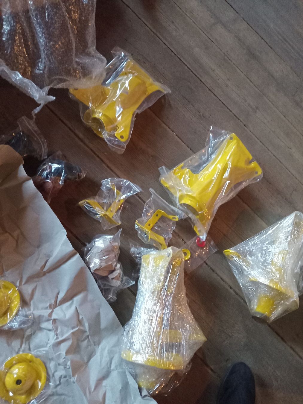 Audi Tutti pezzi di ricambio auto: Federbein Audi 80,90,coupe 8A0412034  8A0412033 set – Usato da Obergösgen venduto da typ_qb9v 2