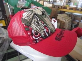 Thorns Cap Kreuz in rot