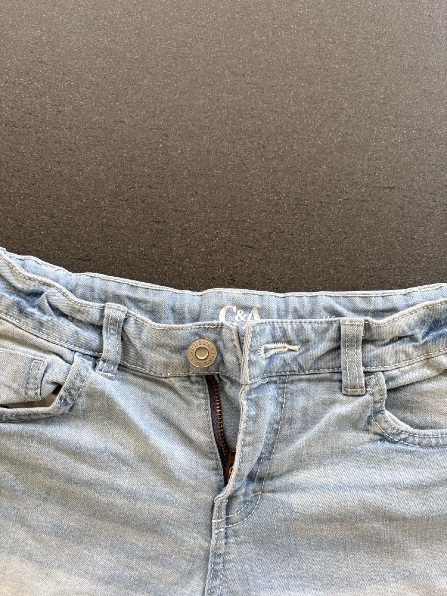 C&A Pantaloni: C&A Jeans Shorts, hellblau, Gr. 146 – Usato da Wilen b. Wil venduto da b-mountain 1