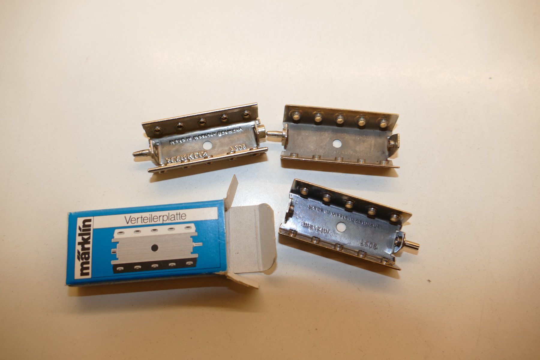 Märklin Modellini di ferrovie: Märklin H0: 3xVerteilerplatte – Usato da Niederhasli venduto da rail-duerst 1
