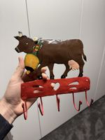 Rustikaler Schlüsselhalter aus Metall in Kuhform