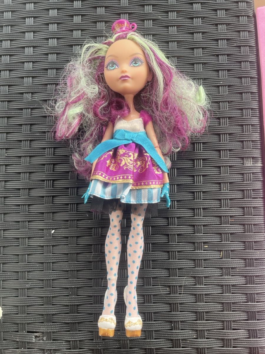 Puppen: Ever After High Madeline Hatter Doll – Gebraucht aus Wolfhausen von fairyyve
