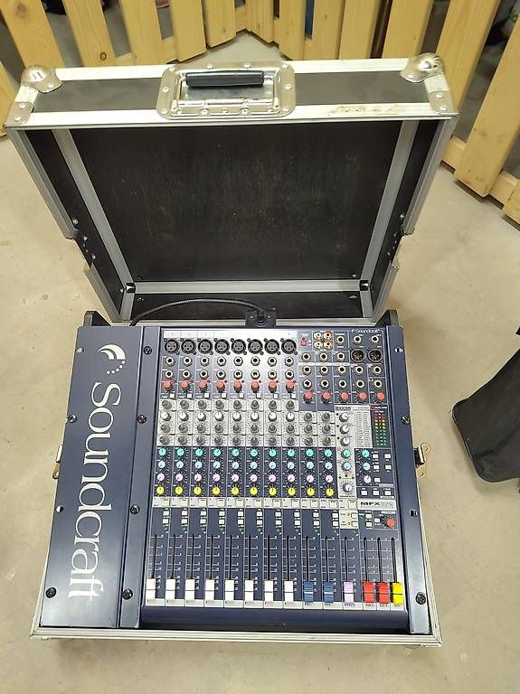 Casse acustiche: Système son hk lucas 2k15 et table de mixage – Usato da Meyrin venduto da Suermondt 2