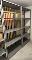 2 Regale im Stecksystem aus Metall 