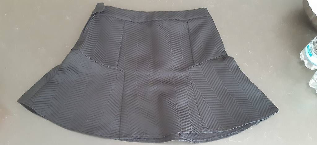 Gonne: Schwarze Short Skirt - Size 10 – Usato da Dällikon venduto da Martisw7 1