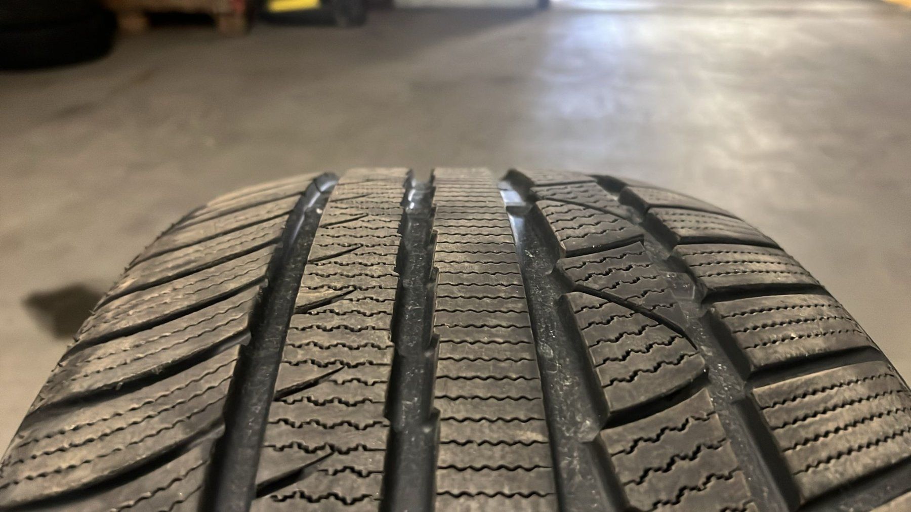 Pneumatici & Ruote complete: Winterpneu 275/40R20 – Usato da Bilten venduto da Porsche037 4