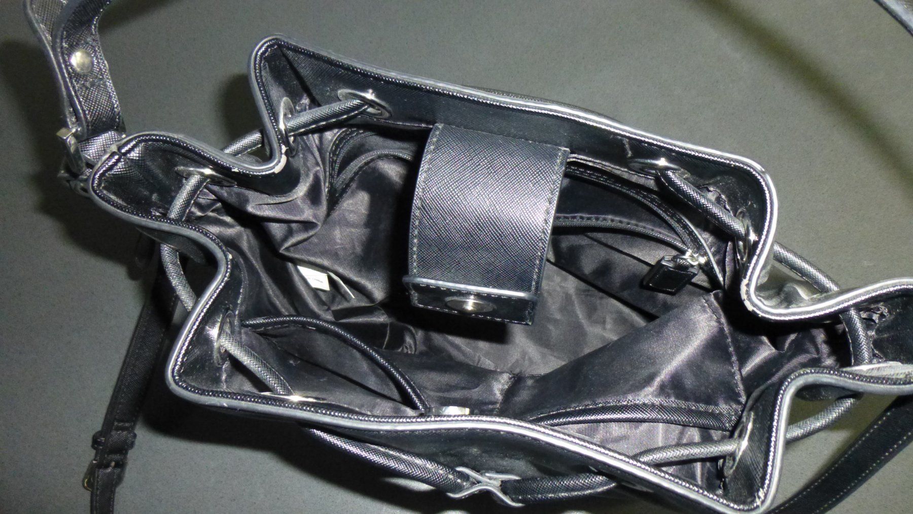 Taschen für Damen: Schwarze Handtasche Beuteltasche Schultertasche Kunstlede... – Gebraucht aus Triengen von misterpicknicker 3