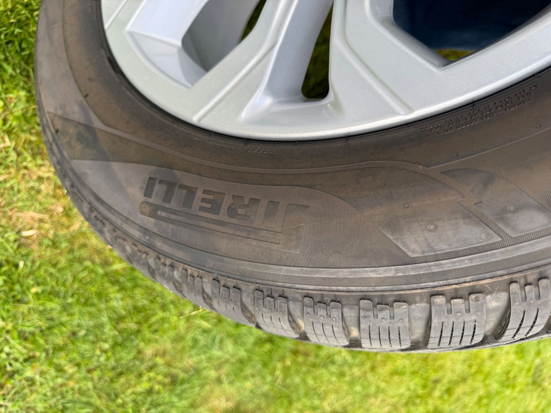 Pirelli Pneumatici & Ruote complete: Winterreifen für Range Rover Epoque – Usato da Däniken SO venduto da nbu_6hz8 4