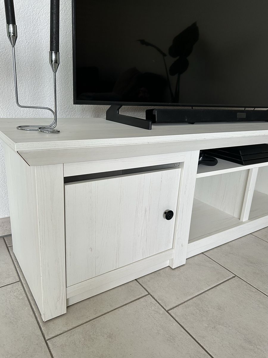 TV Möbel: Massives TV-Board – Neu (gemäss Beschreibung) aus Dättwil AG von terez_kaa 1