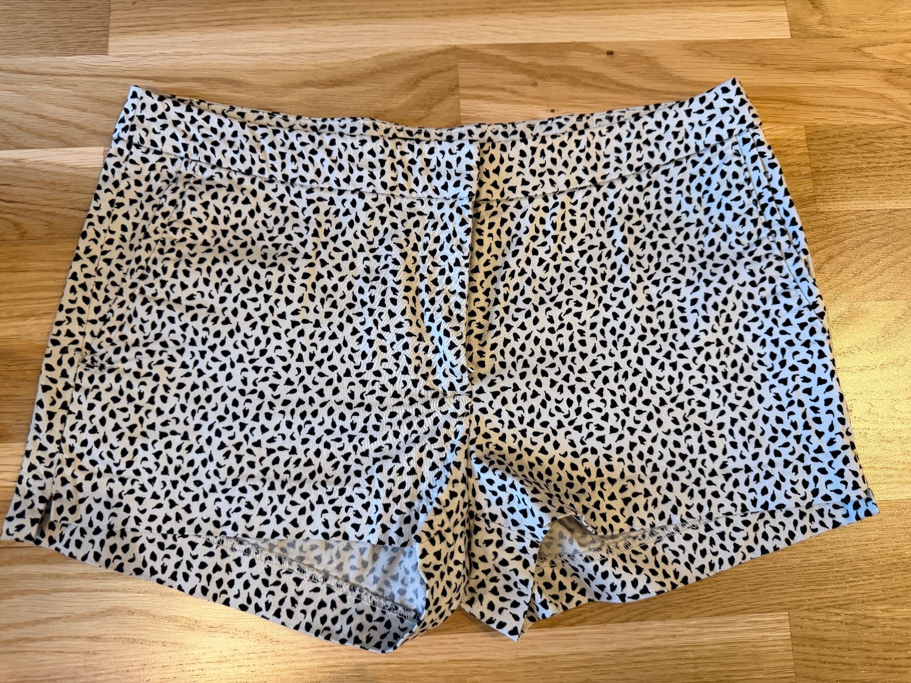 H&M Pantaloni: H&M Stoff Shorts, Grösse 36 – Usato da Zürich venduto da cfh_cg22
