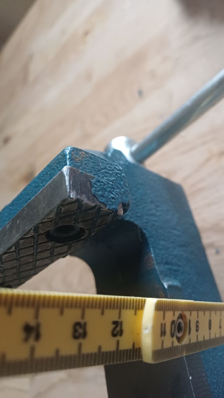 Tous les outils: Schraubstock drehbar  – D'occasion à Flawil par Naphtali 1