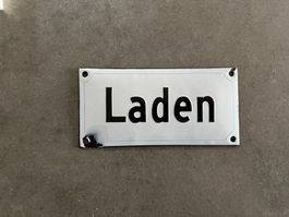 Altes Emailschild Laden