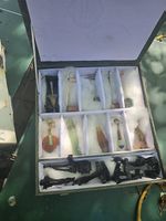 Edles Set: 10 Miniatur-Musikinstrumente aus Halbedelstein