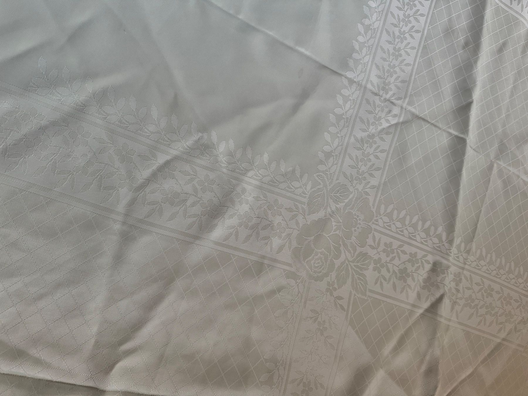 Altra biancheria da tavola: runde Tischdecke – Usato da Grosswangen venduto da Second_hand_paradise 4