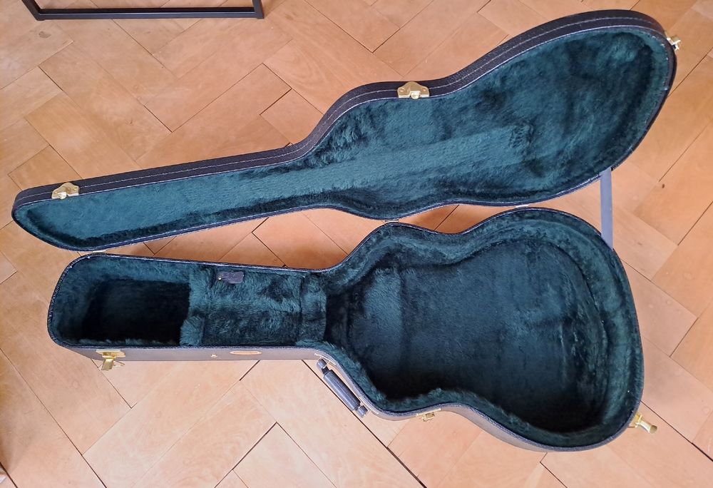 Martin Gitarrenkoffer Für Dreadnought-Gitarren – Hartschale, Schwarz, Grünes Samtfutter, 14 Bünde – Robust & Stylisch