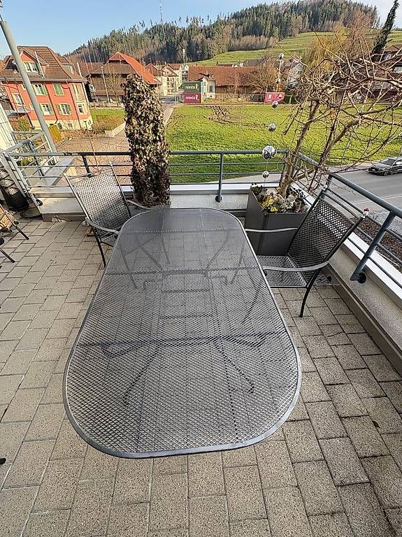 Tische: Gartentisch mit zwei Gartenstühlen – Gebraucht aus Dietschwil von sam_9533