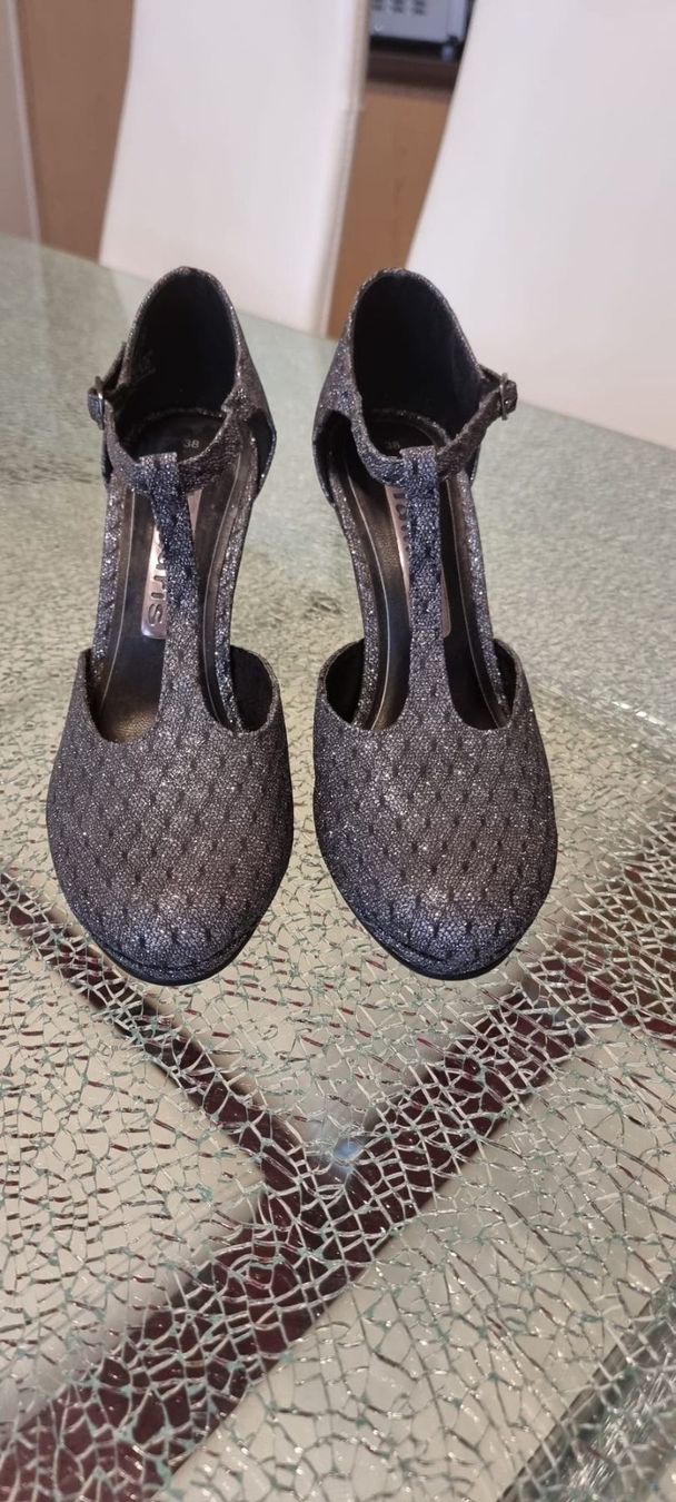 Tamaris Damenschuhe: Tamaris Gr. 38 – Neu und originalverpackt aus Luzern von Edii025