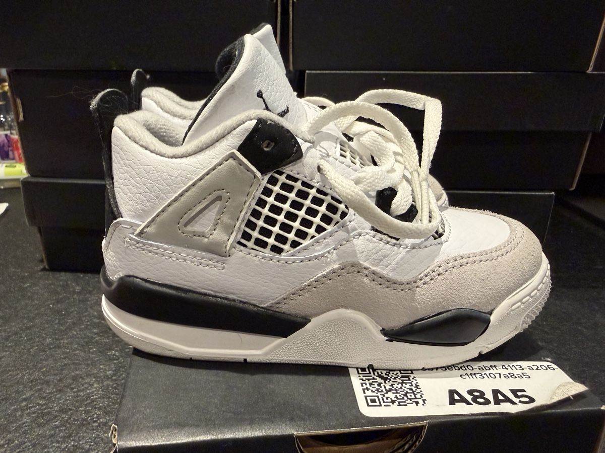 Jordan Scarpe per ragazzi: Baskets Jordan 4 Retro 9c (26) – Usato da Villaz-St-Pierre venduto da pepe86