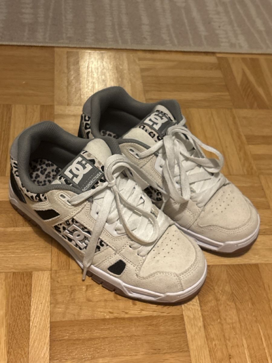 DC shoes Scarpe da donna: DC Shoes mit Leopardenprint – Usato da Solothurn venduto da con_sk82
