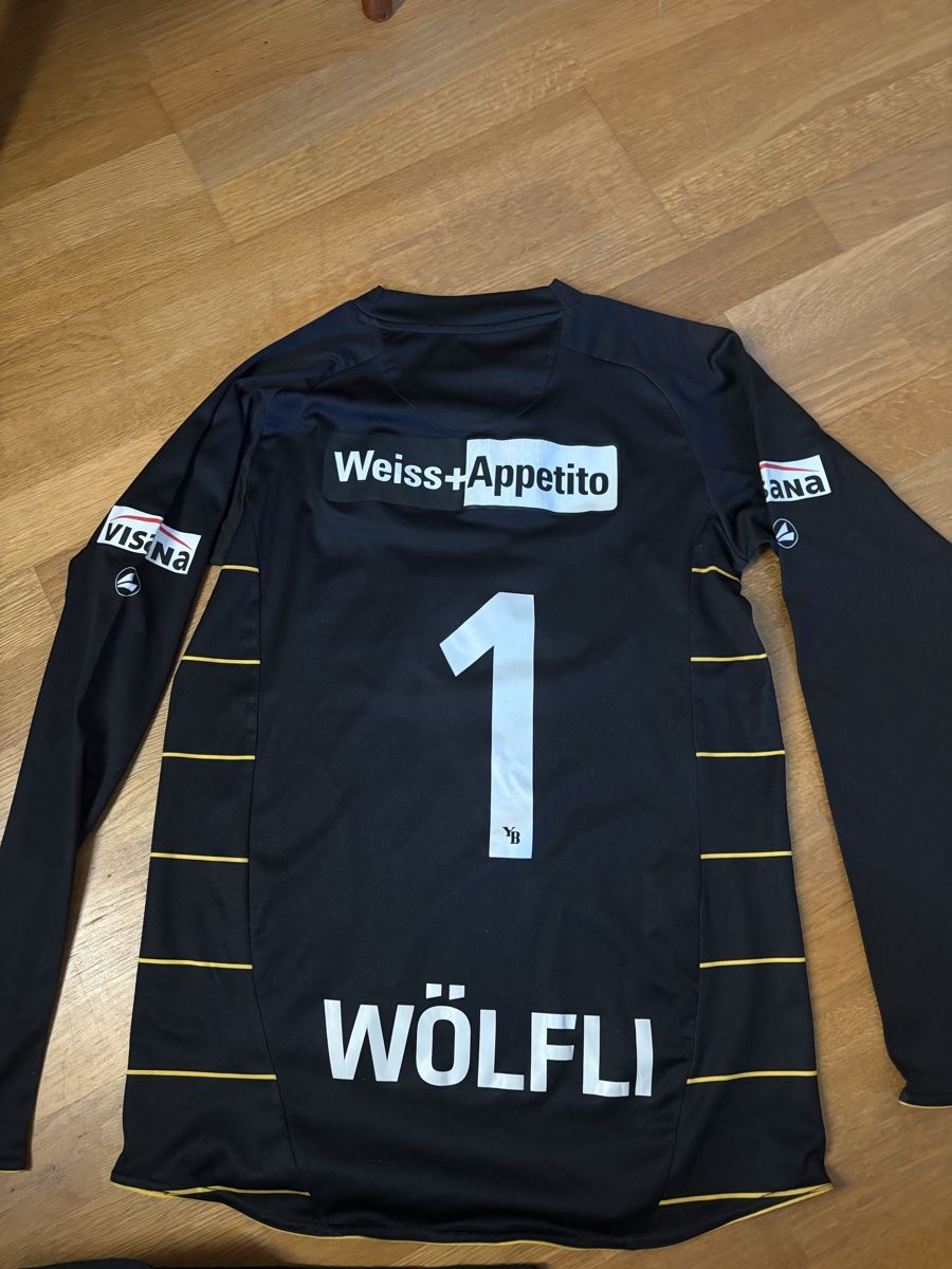 Young Boys Canottiere & Pantaloni: YB Matchshirt Saison 2014/2015 – Usato da Günsberg venduto da sophiaelena 2