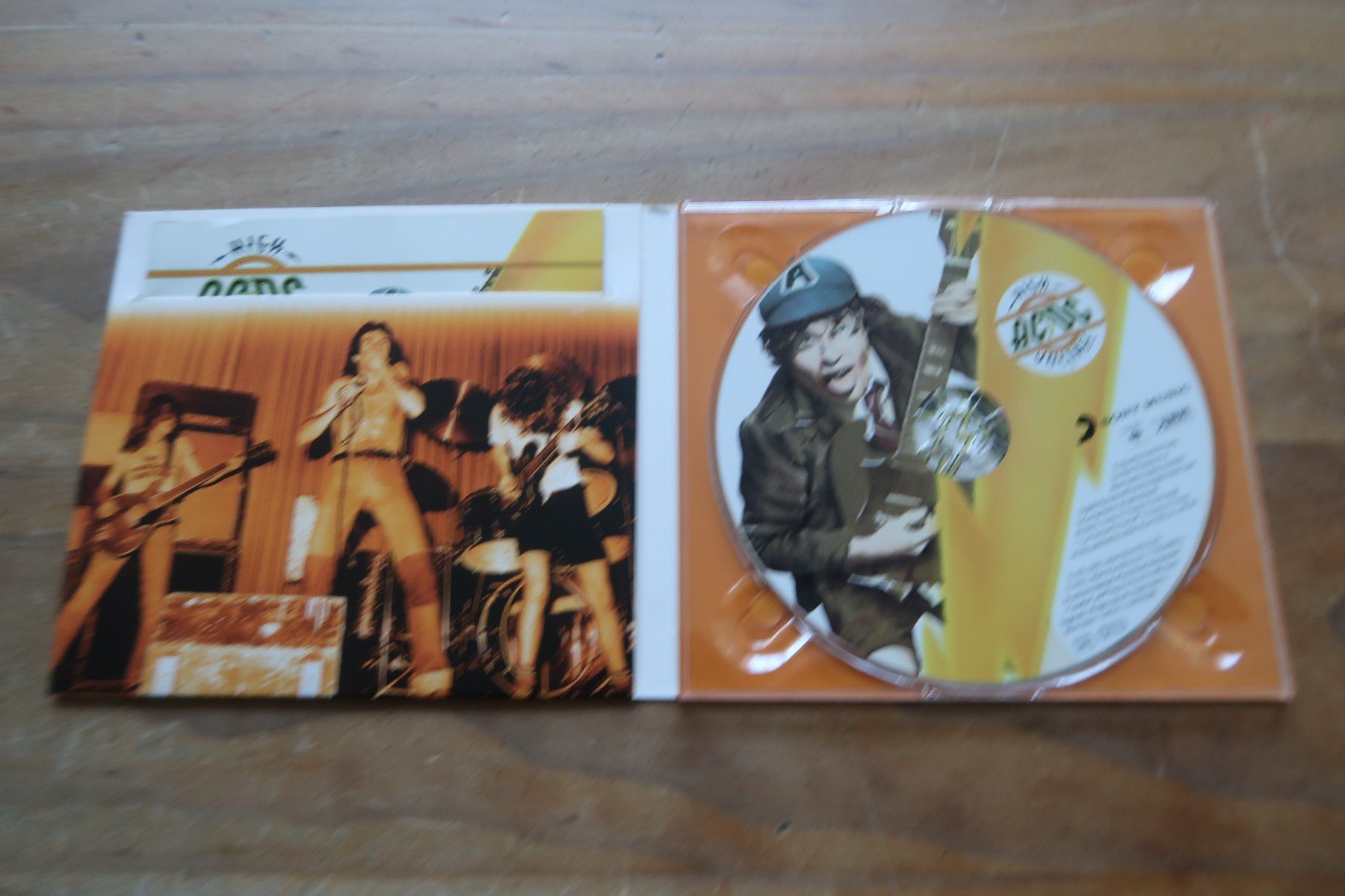 CDs: AC/DC - HIGH VOLTAGE - DIGIPAK - CD – Gebraucht aus Basel von Patiscat 3