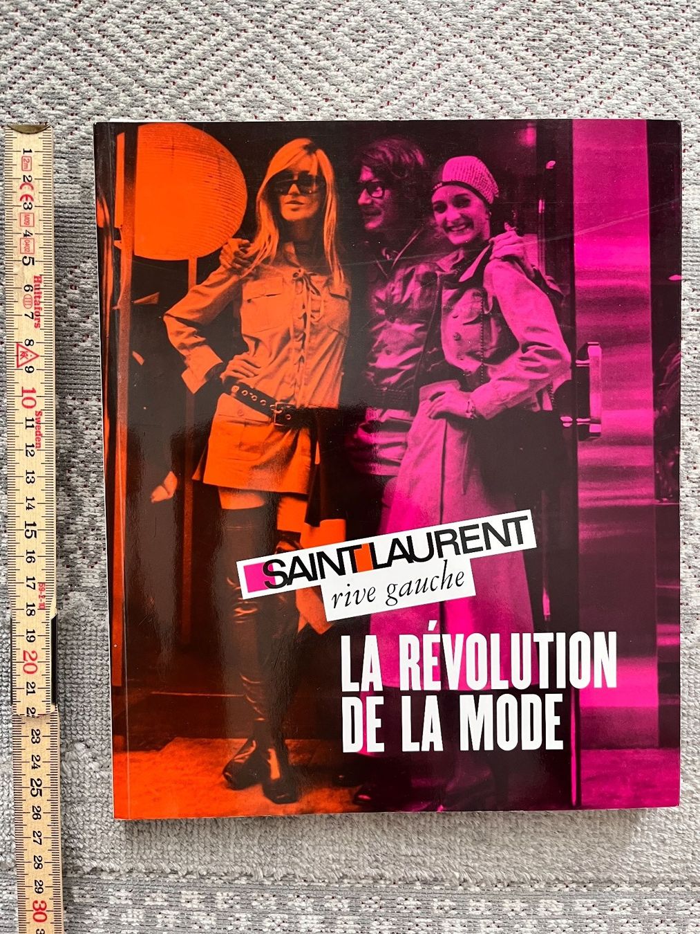 Libri: Saint Laurent rive gauche, la révolution de la mode – Usato da Lausanne venduto da Kinga_Shopaholic