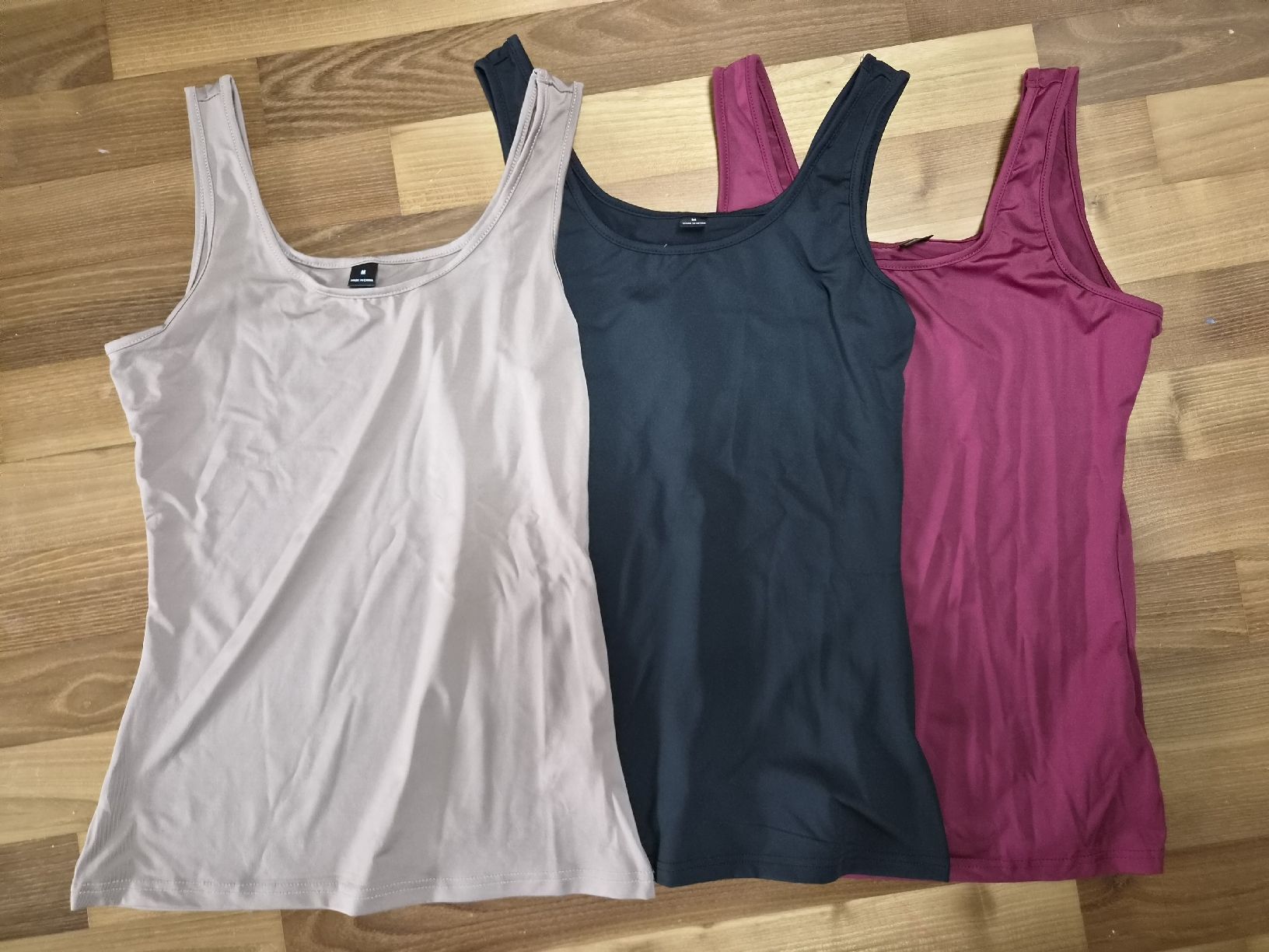 H&M Top: NEU 3x Trägertops – Nuovo (secondo la descrizione) da Siebnen venduto da Familie.Mayer