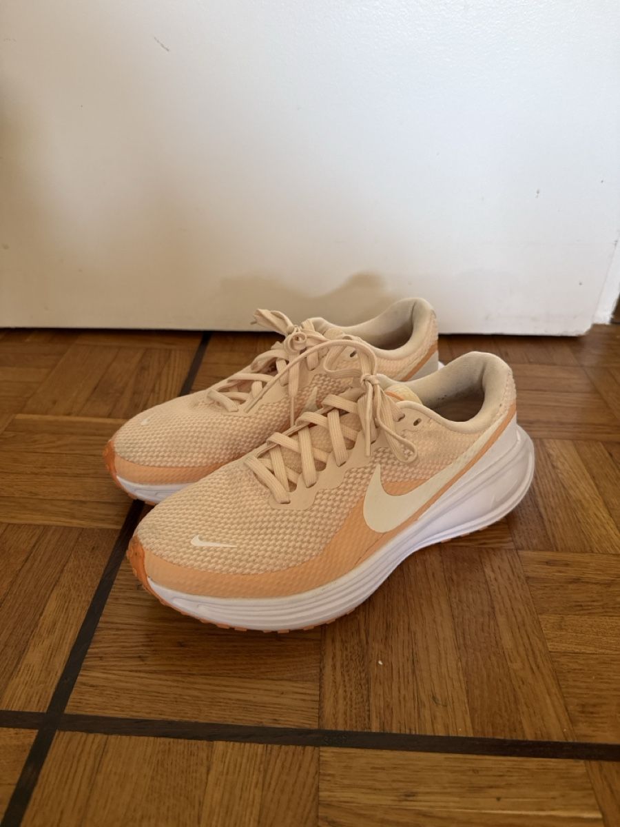 Scarpe da donna: Basket - Nike performance - révolution 8 – Usato da Cartigny venduto da Kelly.11
