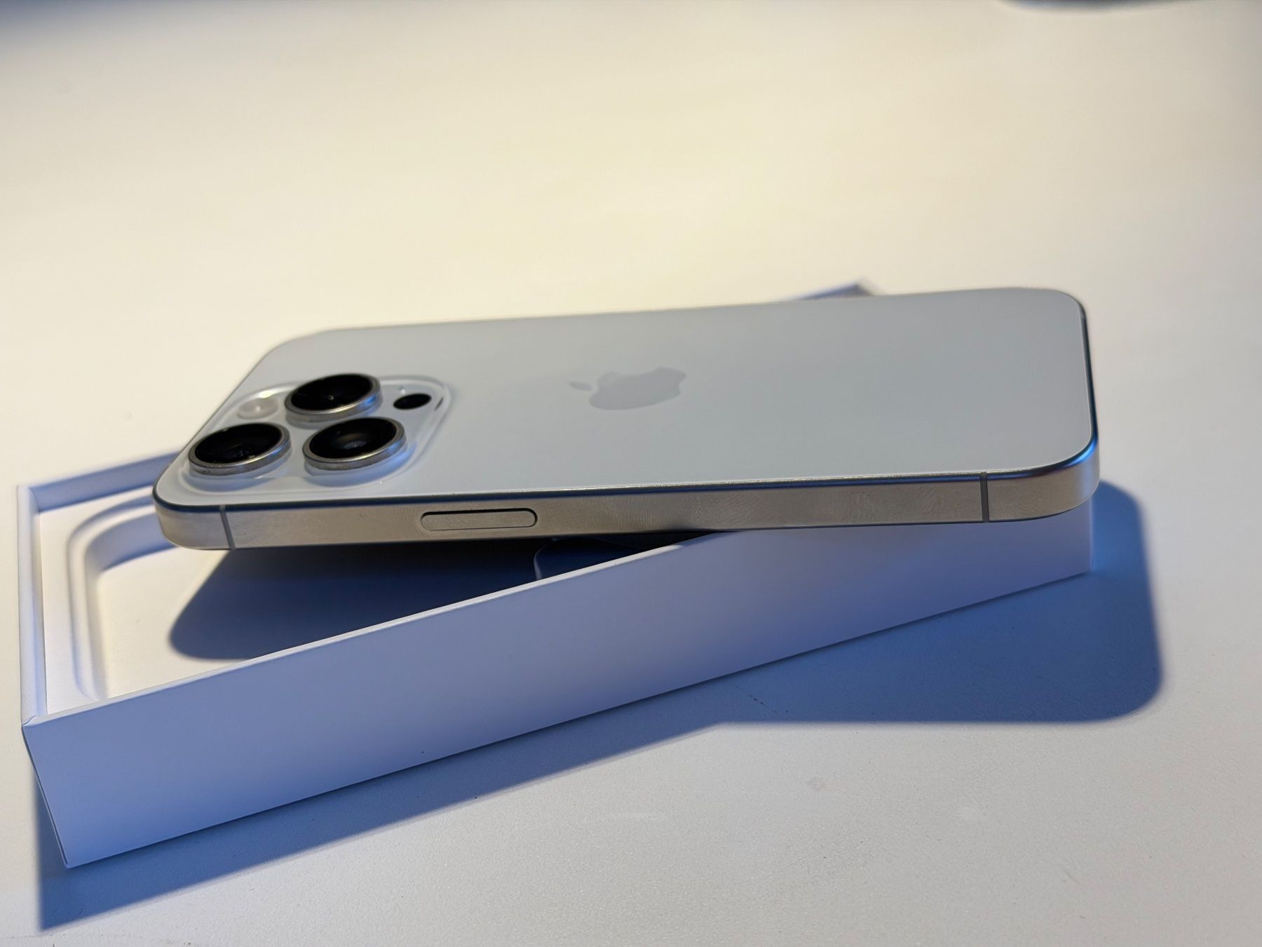 Apple Telefoni cellulari / Smartphones: iPhone 15 Pro 256GB White Titanium mit Zubehör – Usato da Rain venduto da _Robinson_ 6