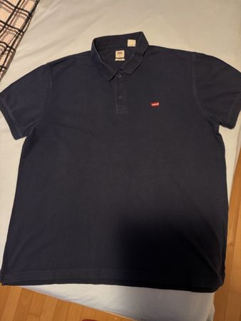 Levi’s polo