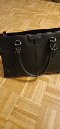 Schicke schwarze Richmond Handtasche