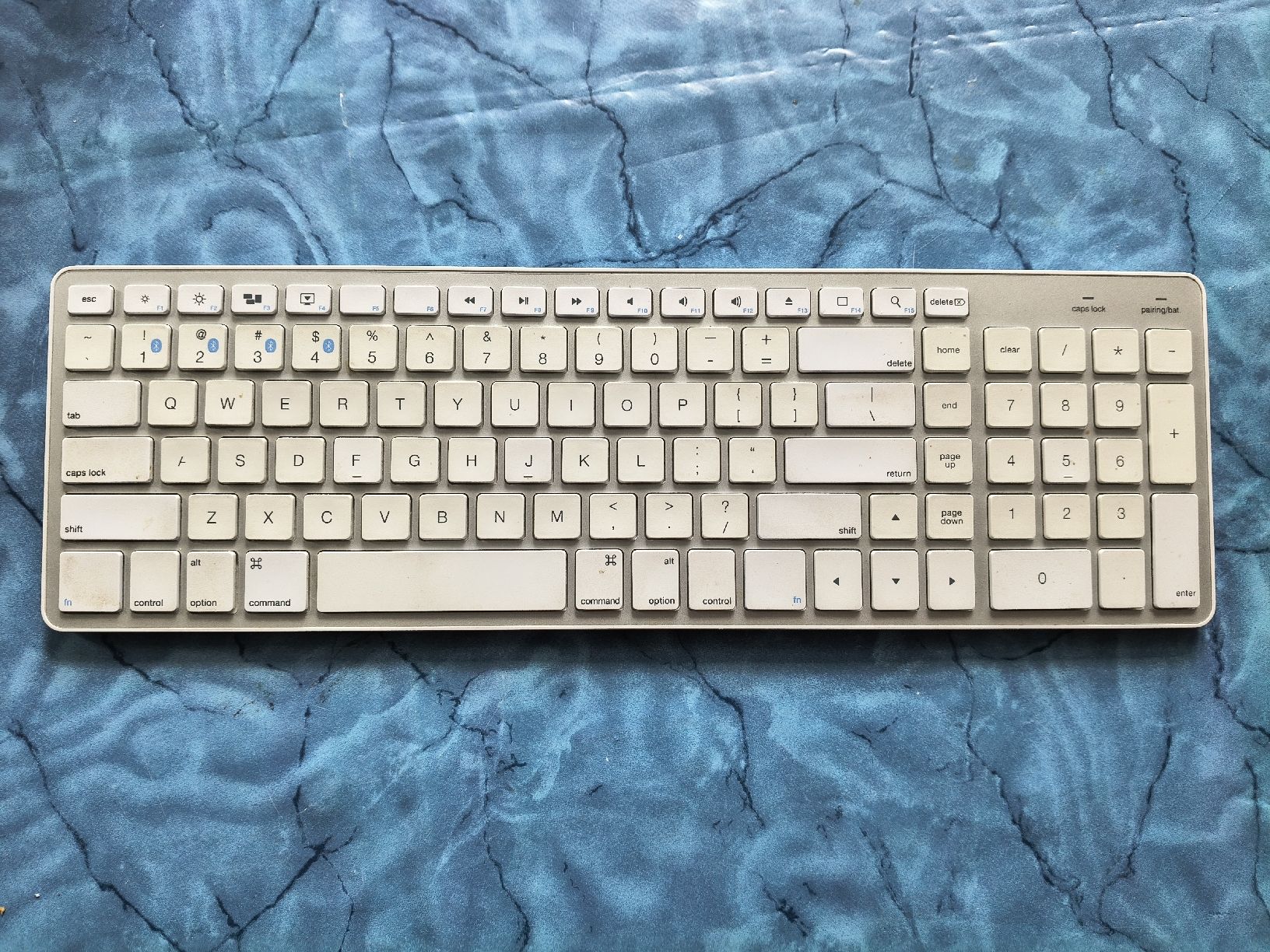 Satechi Tastiere: Satechi Bluetooth Keyboard - White, Used. – Usato da Zürich venduto da TrainLine