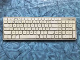 Satechi Bluetooth Keyboard - White, Used.
