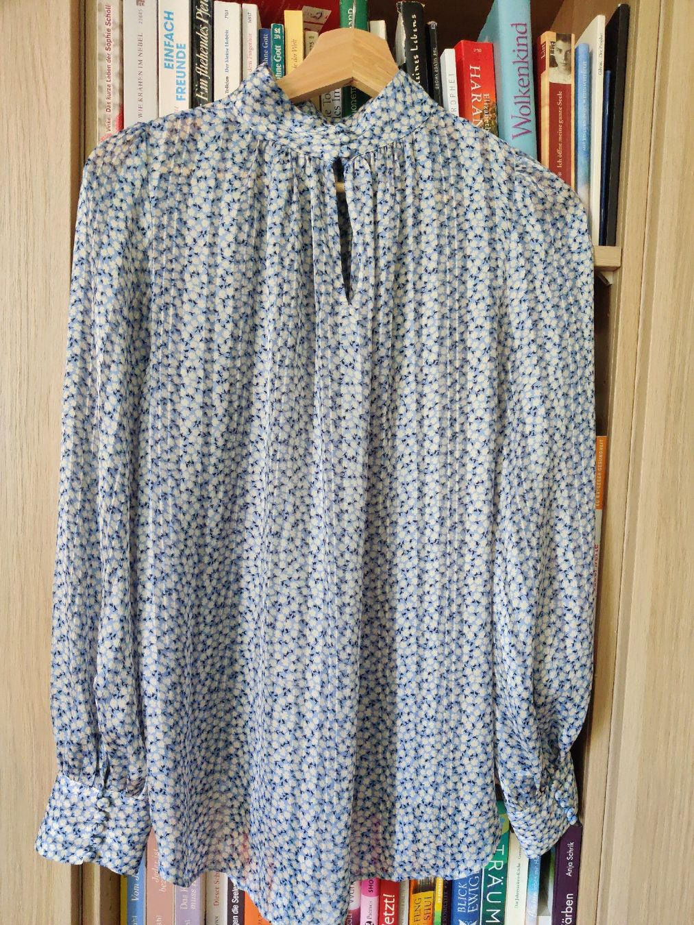 Chemisiers: Leichtes Blusentop mit Blumenmuster, S/M – D'occasion à Riehen par Milllivanilli 2