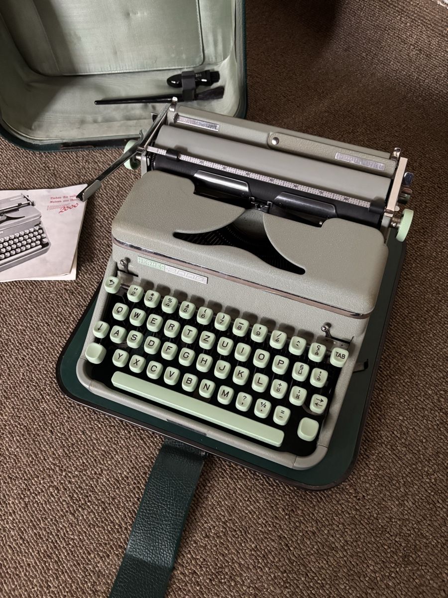 Hermès Macchine da scrivere: Vintage Hermes 2000 Schreibmaschine – Usato da Münsingen venduto da Sinonn 1