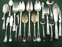 18 COUVERTS SERVICE KING PATTERN ANGLAIS Vorlegebestecke