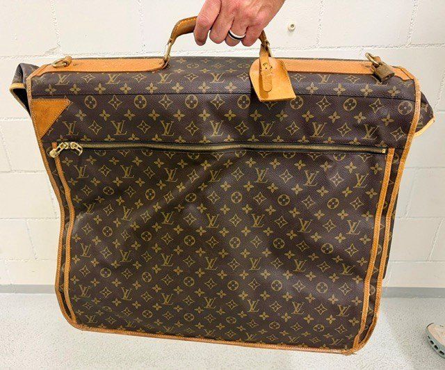 Taschen: Anzugstasche Louis Vuitton – Gebraucht aus olten von chantal008 1