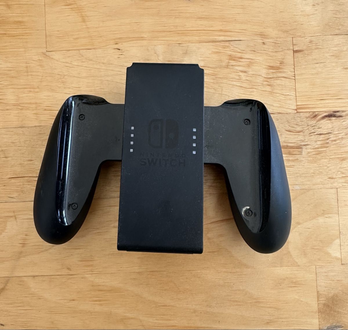 Nintendo Adattatori & Cavi: Nintendo Switch Joy-Con Charging Grip black used – Usato da Gutenswil venduto da 333_ssx8