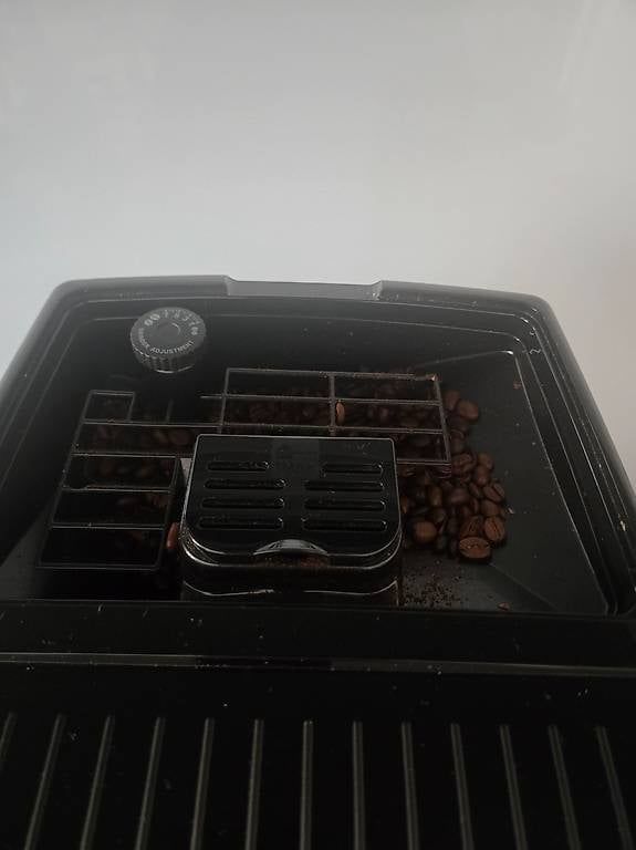 Macchine per caffè & Macchine per espresso: Machine à café Delonghi Dinamica Plus – Usato da Marly venduto da Romnae 2