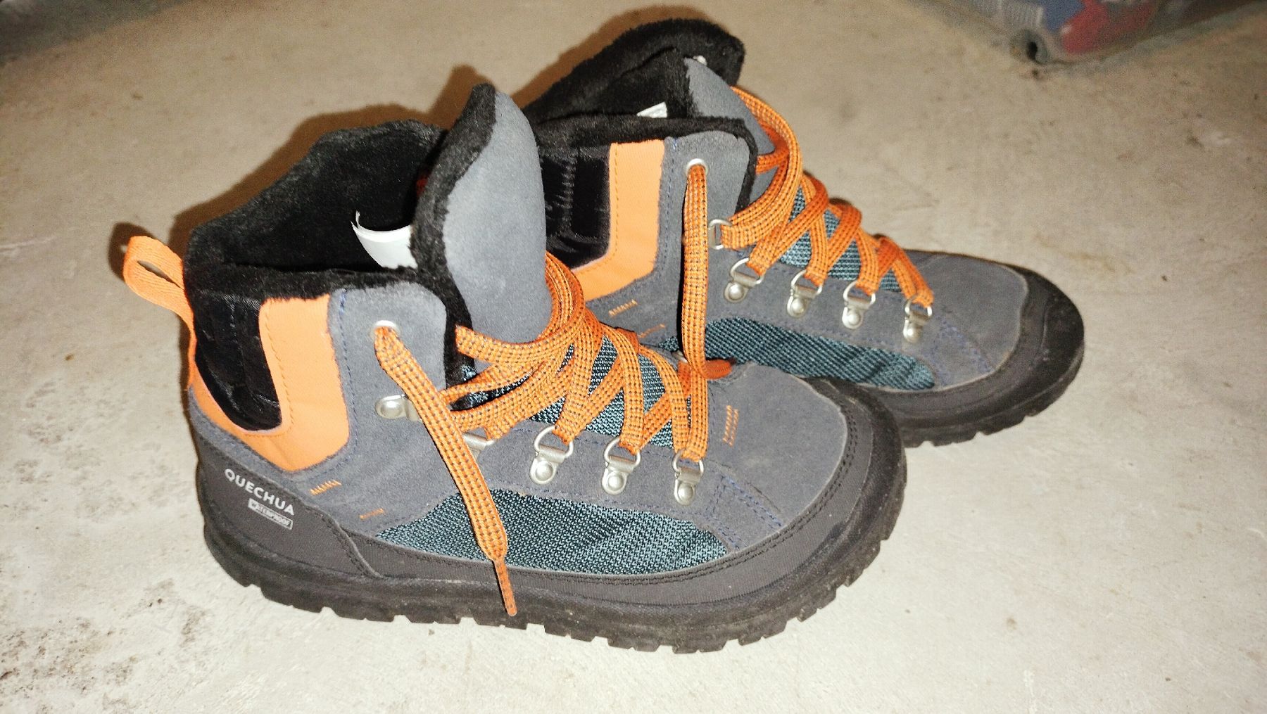 Decathlon Schuhe für Jungen: Chaussures Quechua taille 34 – Gebraucht aus Villars-sur-Glâne von Pilaune