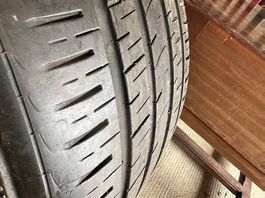 A vendre 3 pneus uniques