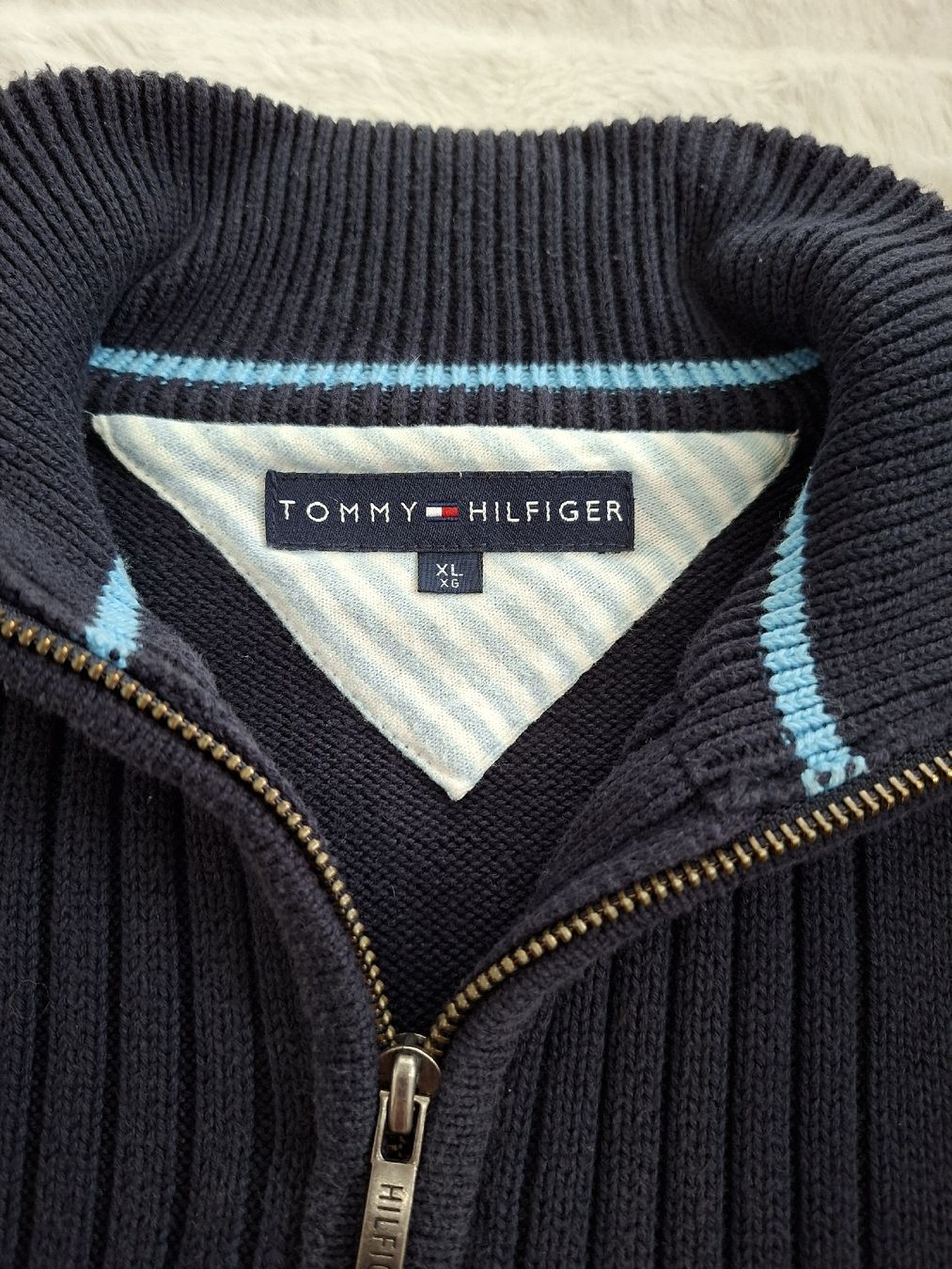 Tommy Hilfiger Maglioni & Felpe: Pull Tommy Hilfiger bleu marine zippé, Taille XL – Usato da Renens VD venduto da ser_j2fn 1