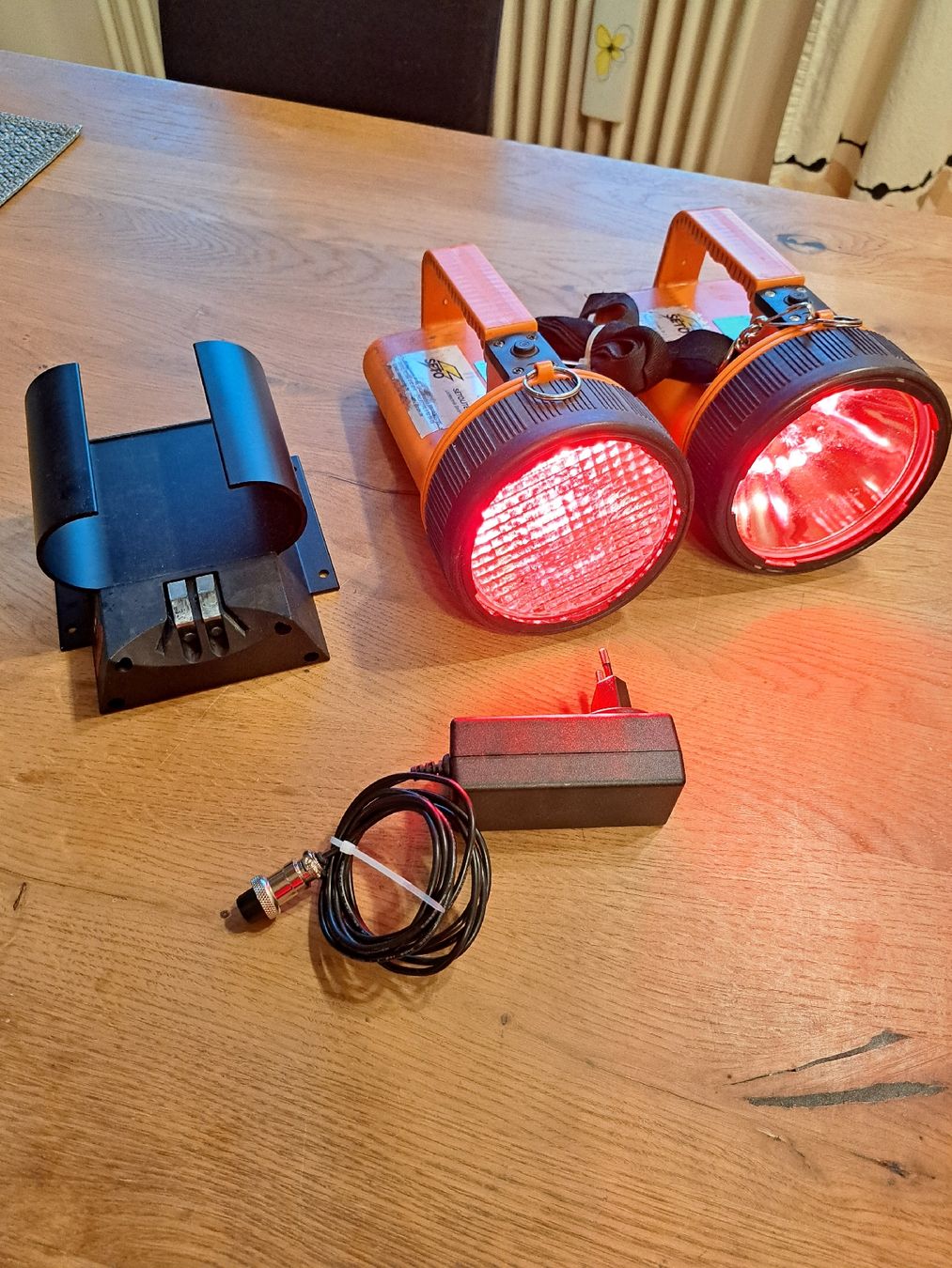 Lampade: 2x MICA Handscheinwerfer mit Ladestation gebraucht – Usato da Pratteln venduto da mab_f2fz 1