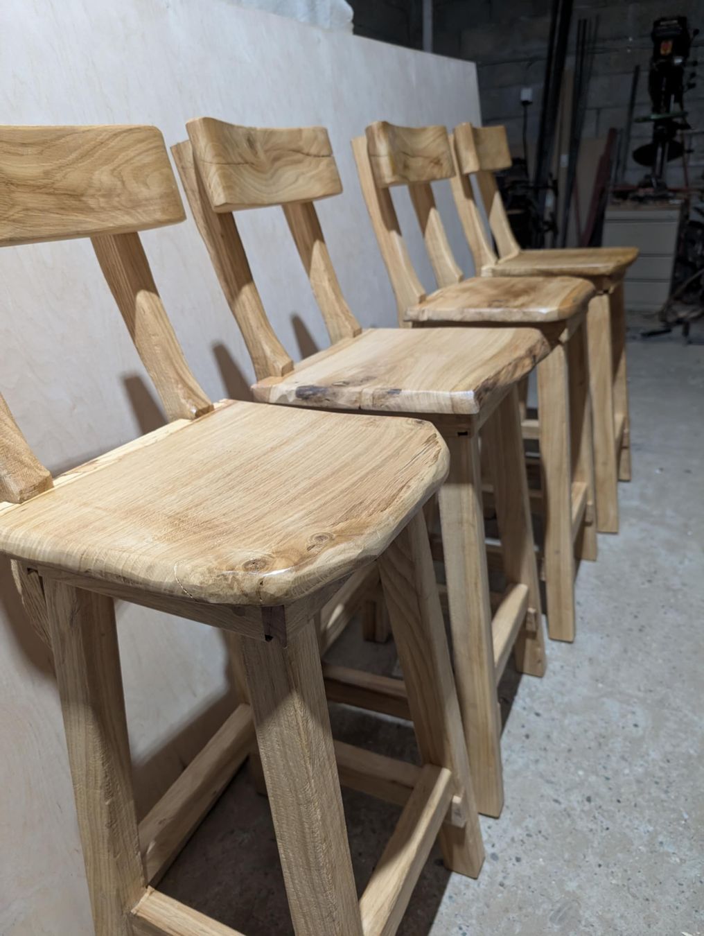 Sgabelli: Handgefertigte Barhocker aus Holz – Nuovo e nell'imballaggio originale da Zürich venduto da Miki_Schreiner 1