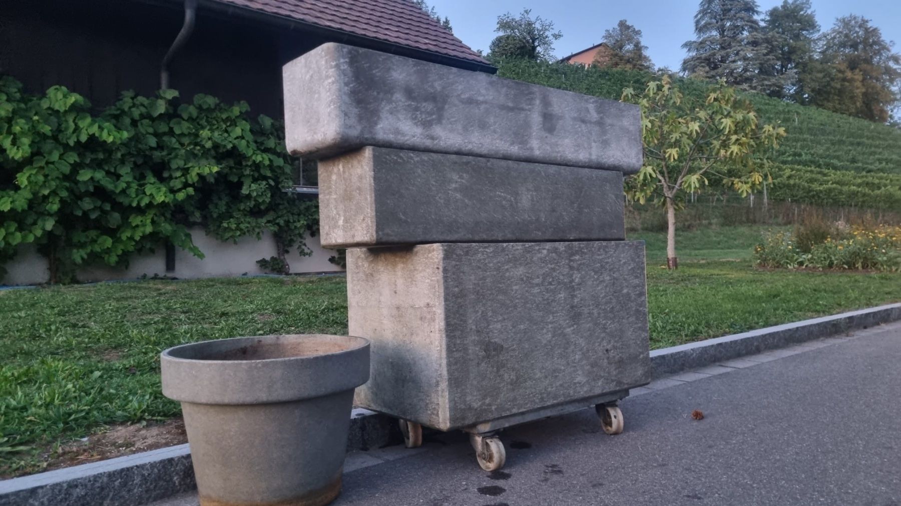Vasi per fiori: 3 Pflanzentröge  & 1 Blumentopf – Usato da Oberengstringen venduto da George0070 1