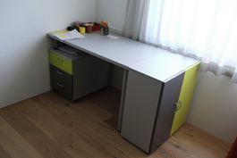 Pult mit Schubaldenstock